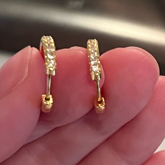 Gold Diamond Huggie Hoop Earrings - Picture 4 of 6